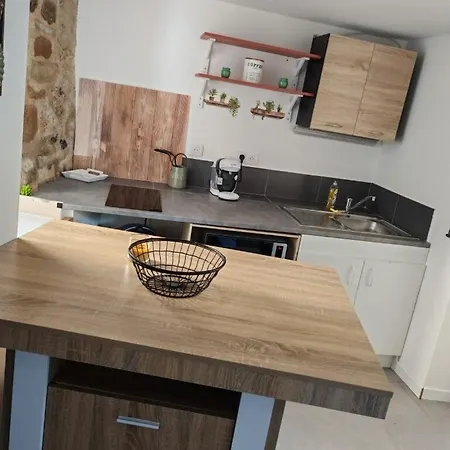Housing فيجيا